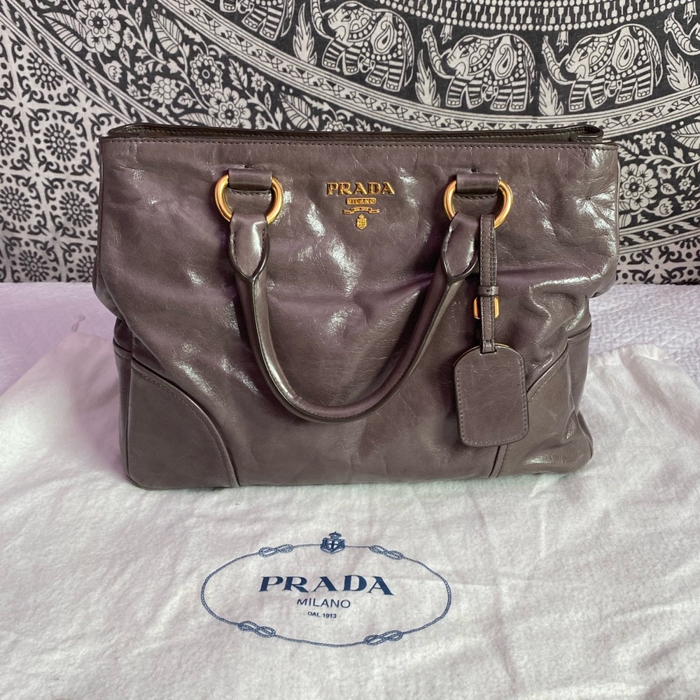 Prada Vitello Shine in Fumo
